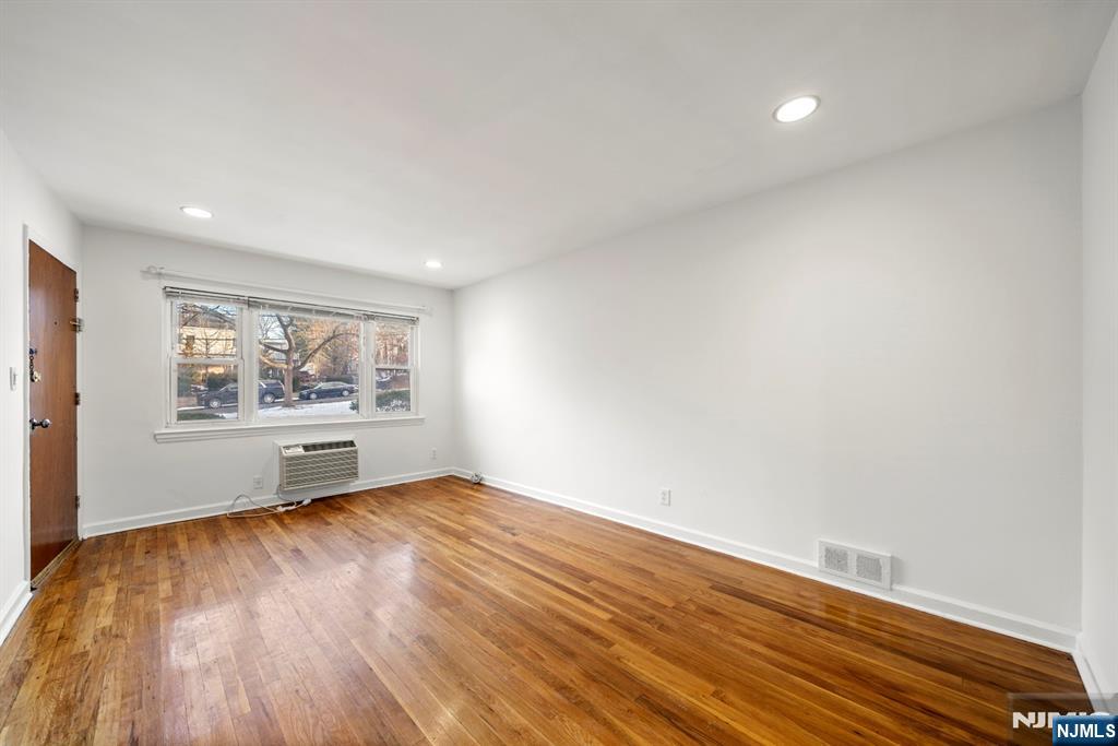 184 Hillside Avenue I1