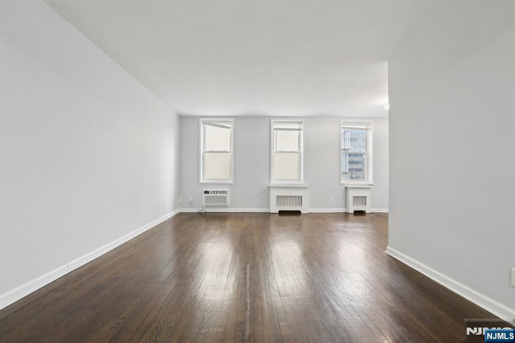 2160 Center Avenue 4N