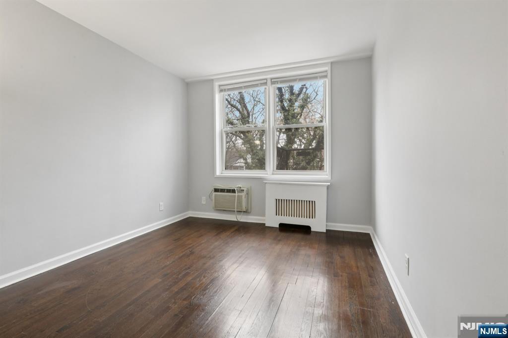 2160 Center Avenue 4N