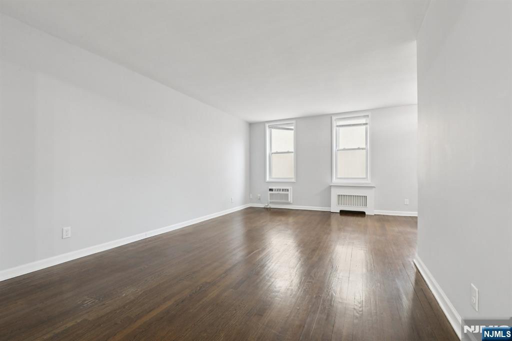 2160 Center Avenue 4N