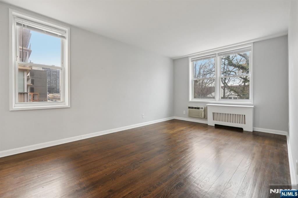 2160 Center Avenue 4N