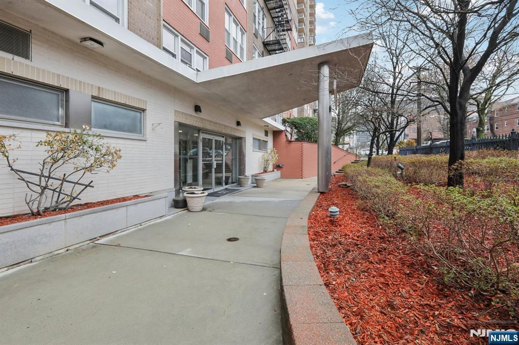 2160 Center Avenue 4N