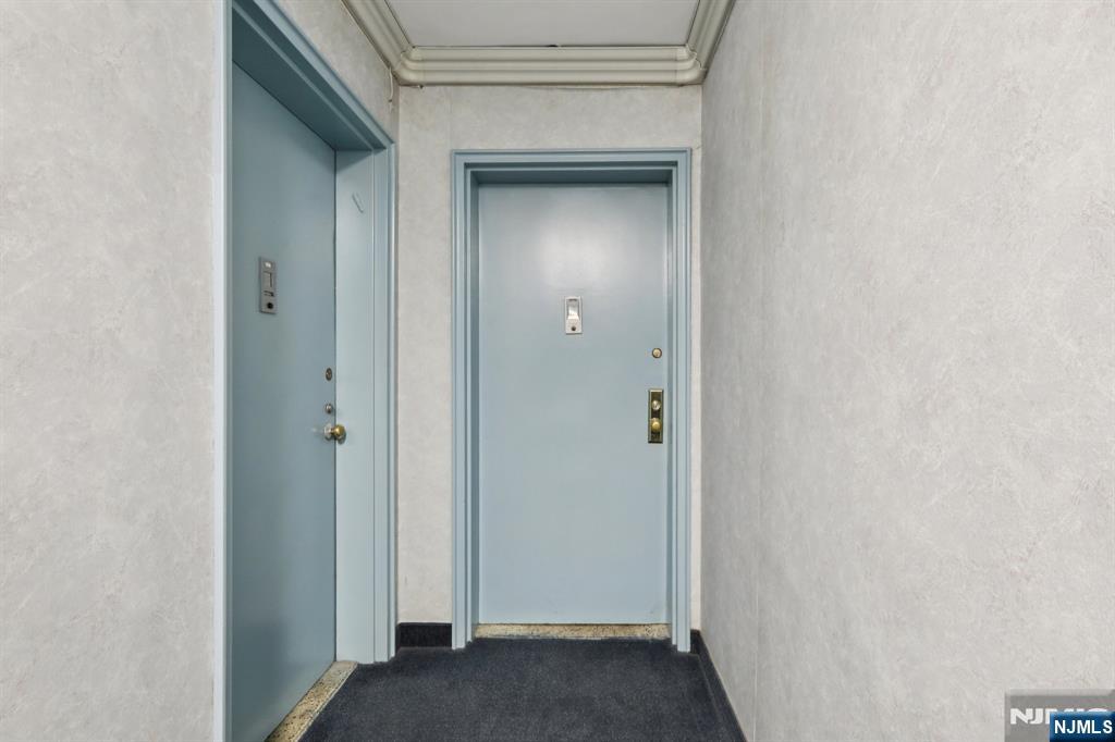 2160 Center Avenue 4N