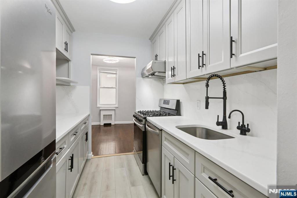 2160 Center Avenue 4N