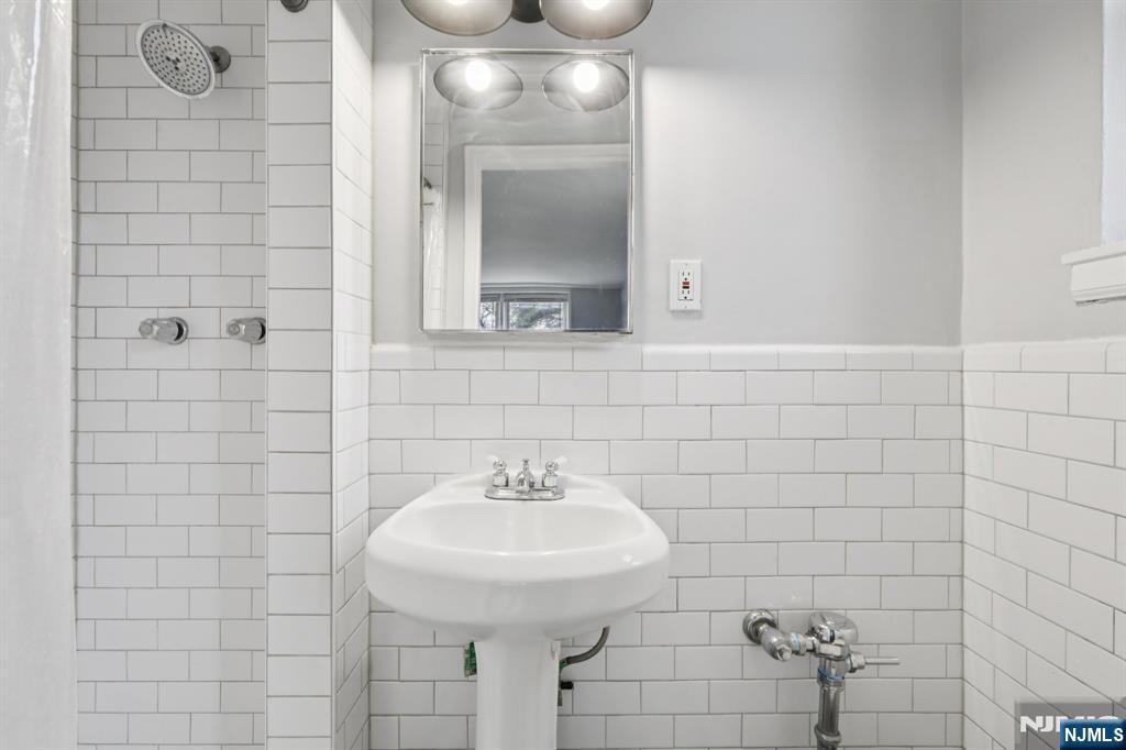 2160 Center Avenue 4N