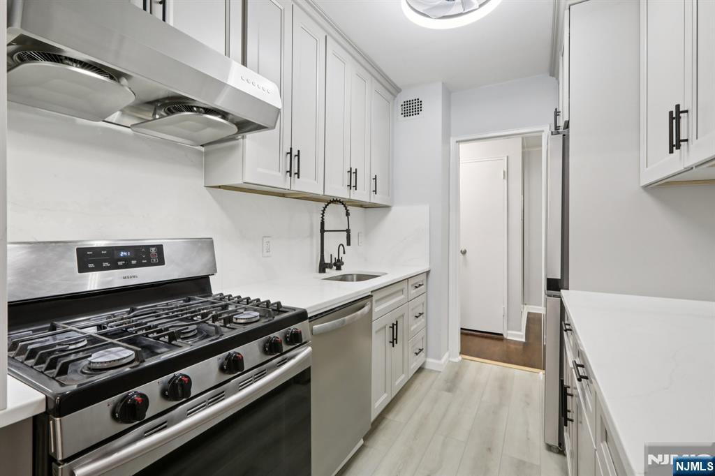 2160 Center Avenue 4N