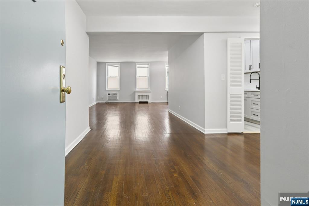 2160 Center Avenue 4N