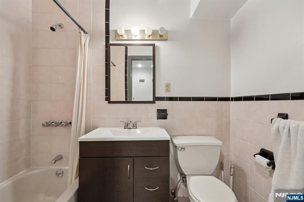 7-9 Ridgefield Avenue