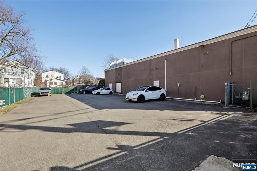 7-9 Ridgefield Avenue