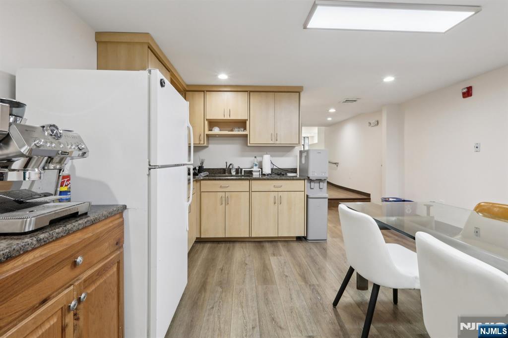 7-9 Ridgefield Avenue