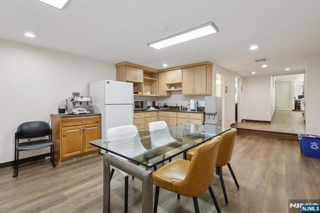 7-9 Ridgefield Avenue