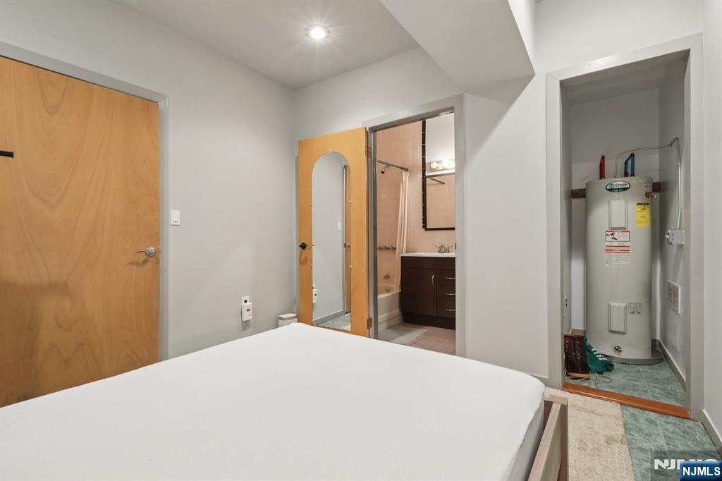 7-9 Ridgefield Avenue