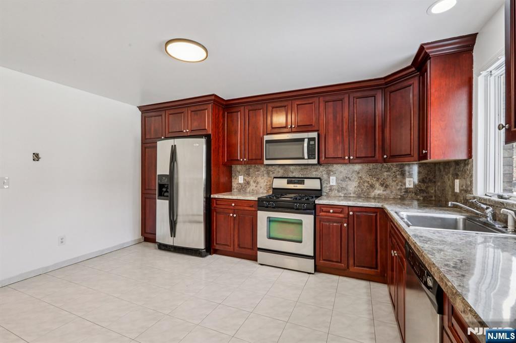 691 Hamilton Avenue B