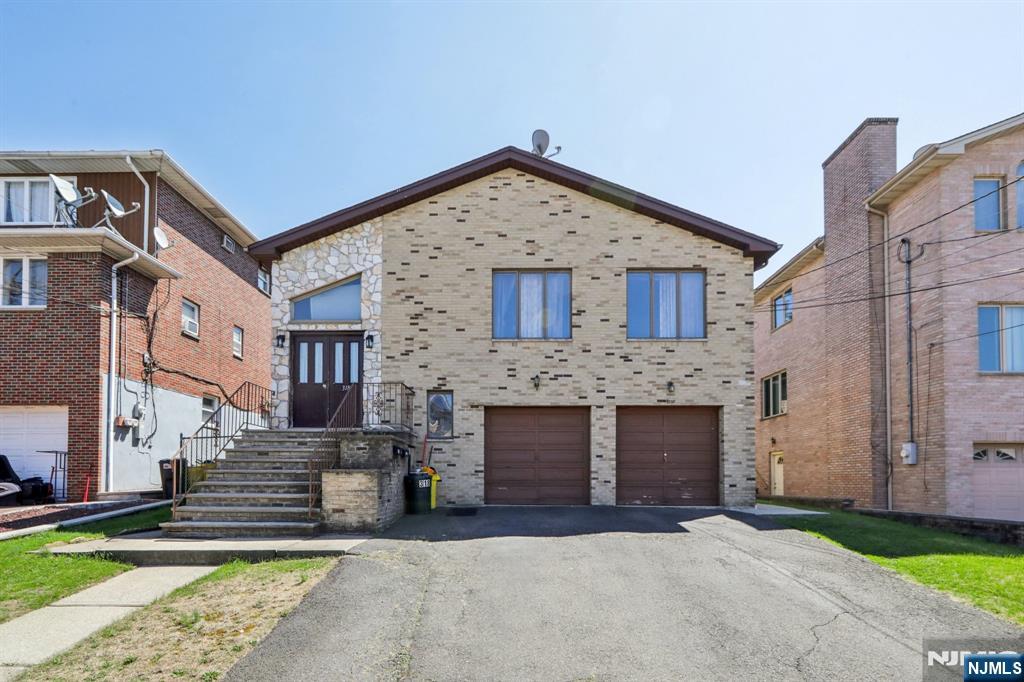 318 3rd Street