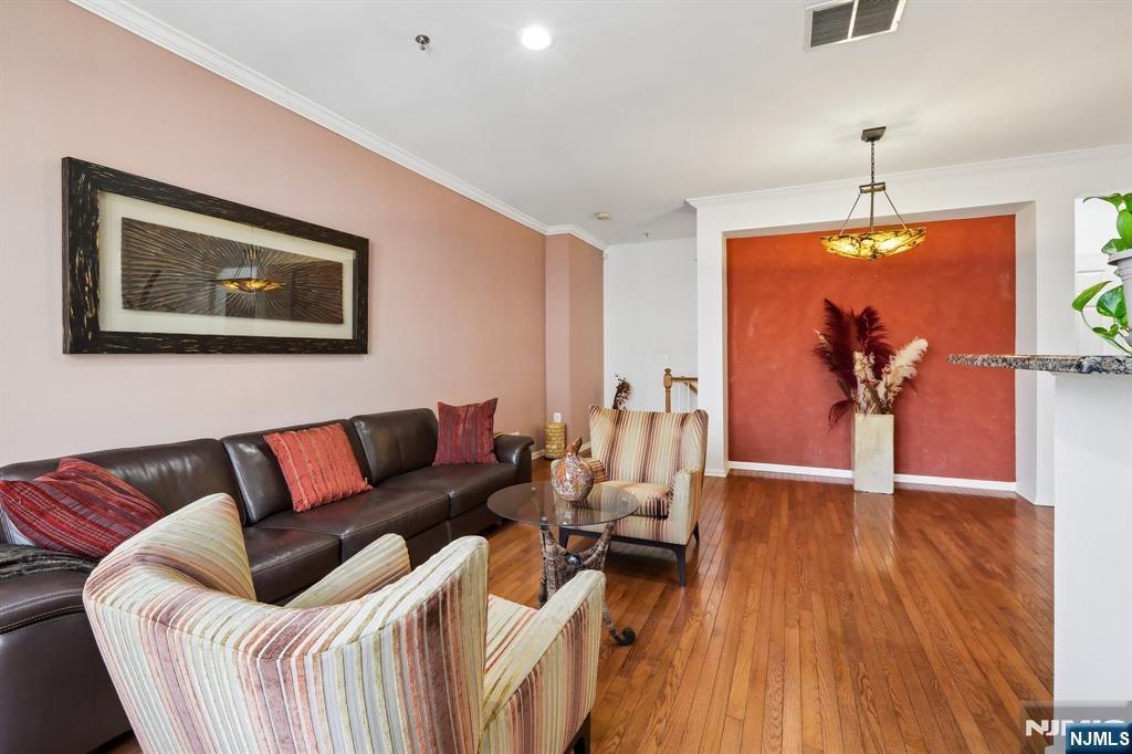 59 Birch Street 306