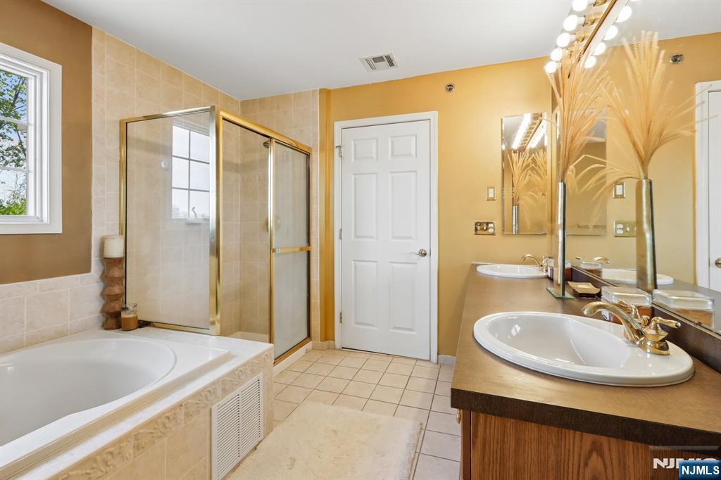 59 Birch Street 306
