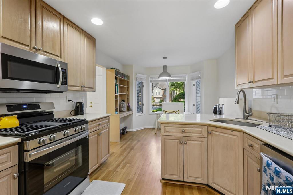 79 Lakeview Drive
