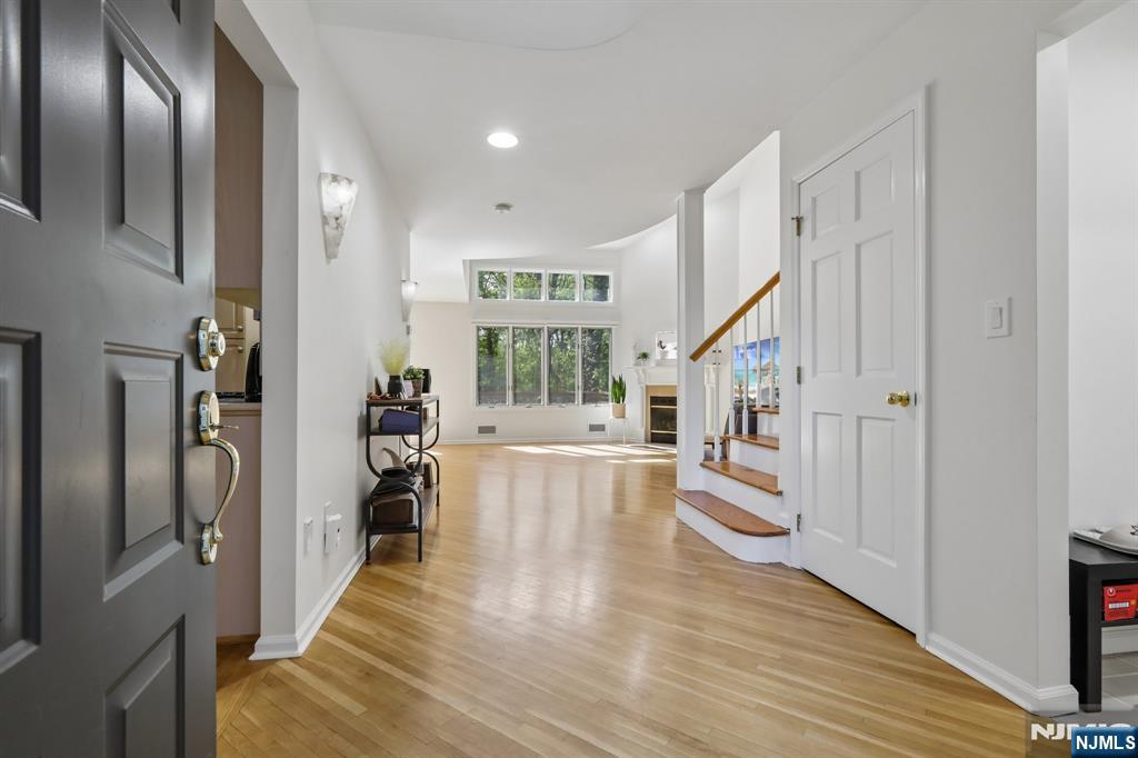 79 Lakeview Drive