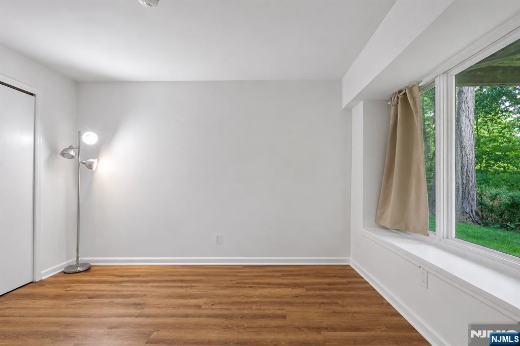 79 Lakeview Drive