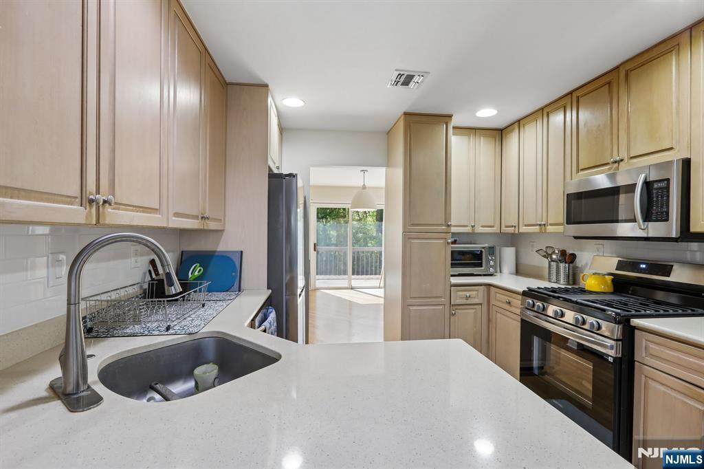79 Lakeview Drive