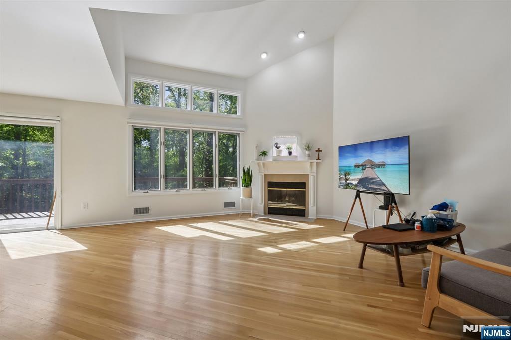 79 Lakeview Drive