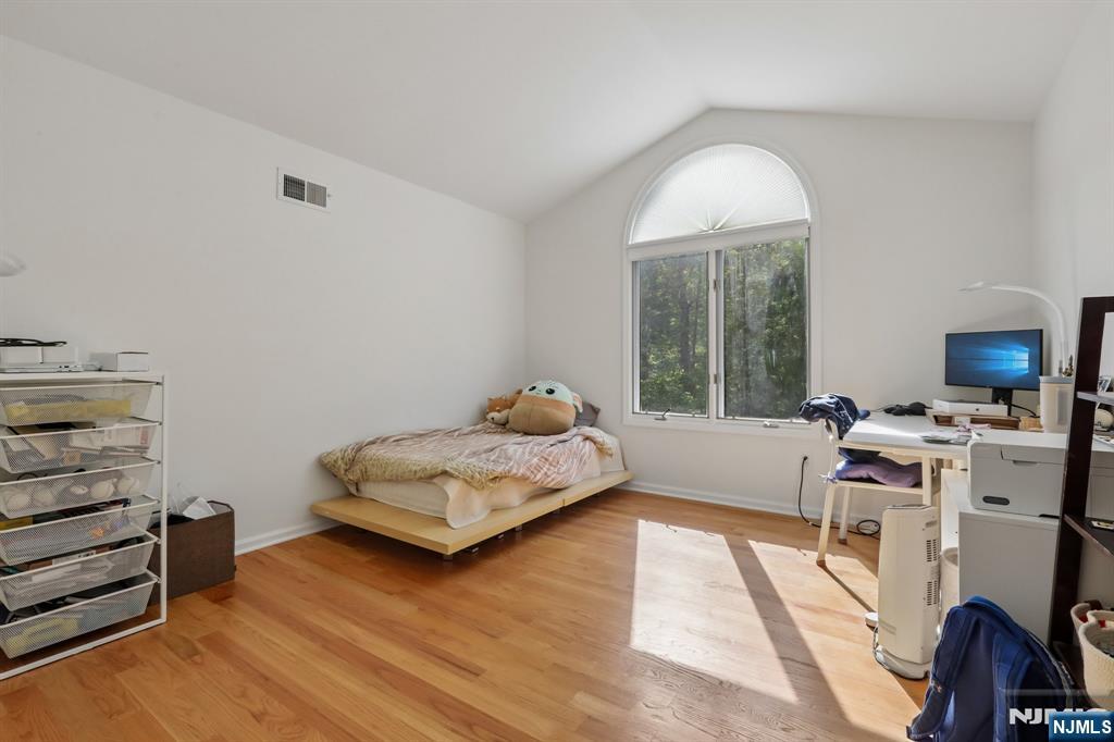 79 Lakeview Drive