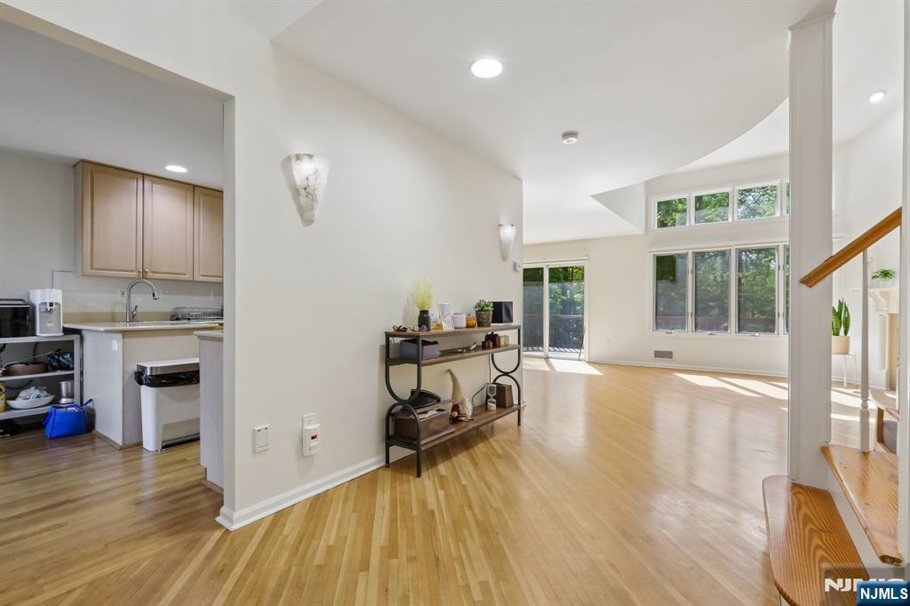 79 Lakeview Drive