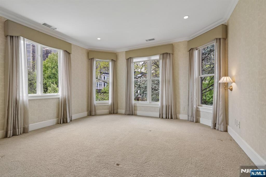 2 Ascot Way