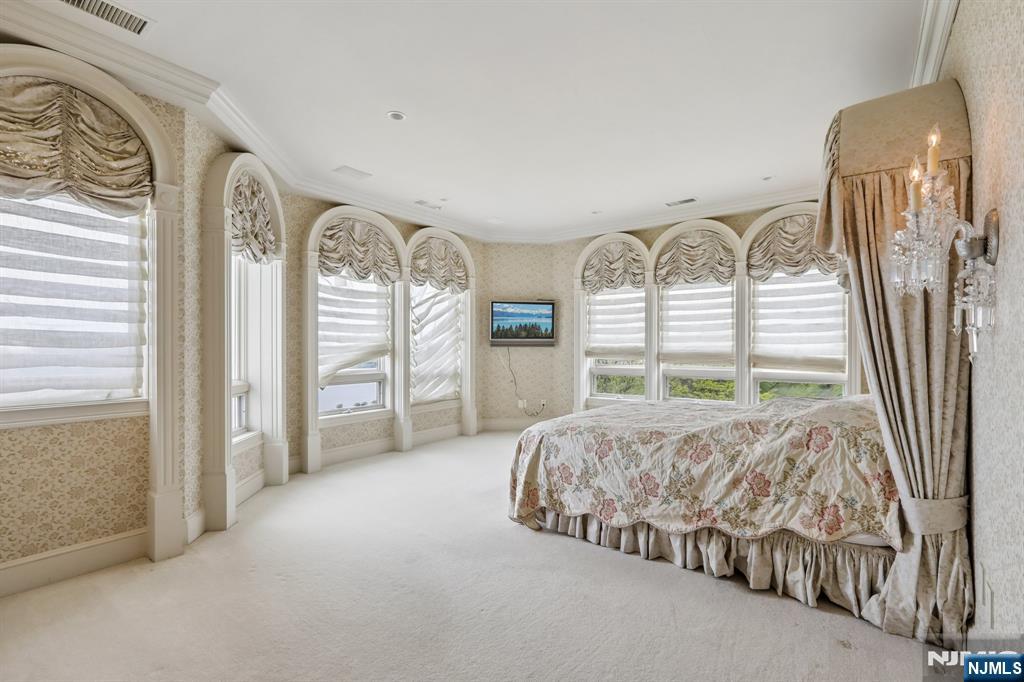 2 Ascot Way