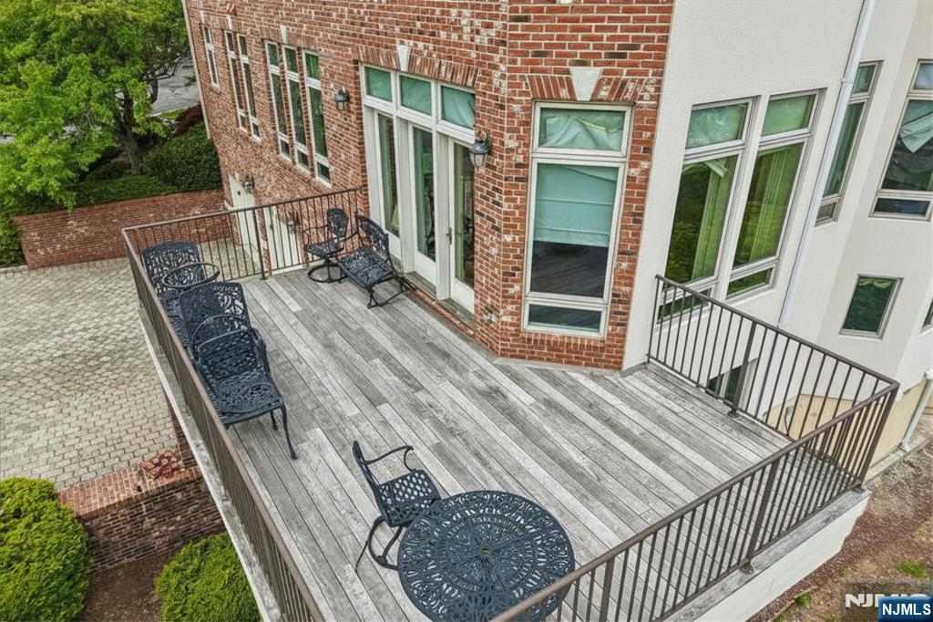 2 Ascot Way