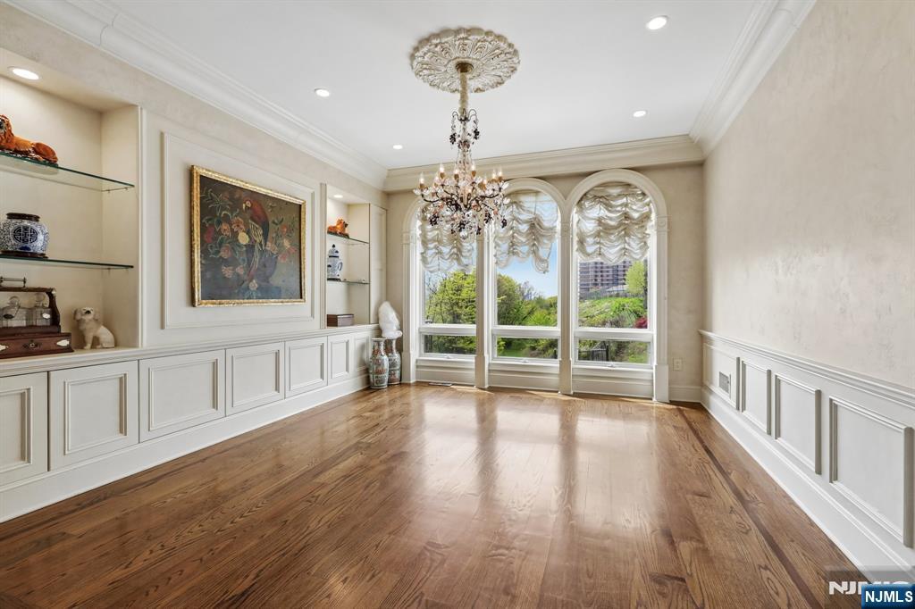 2 Ascot Way