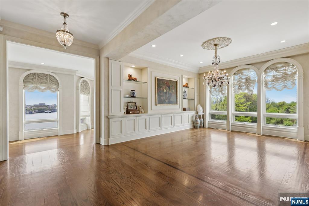 2 Ascot Way