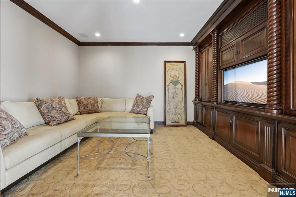 2 Ascot Way
