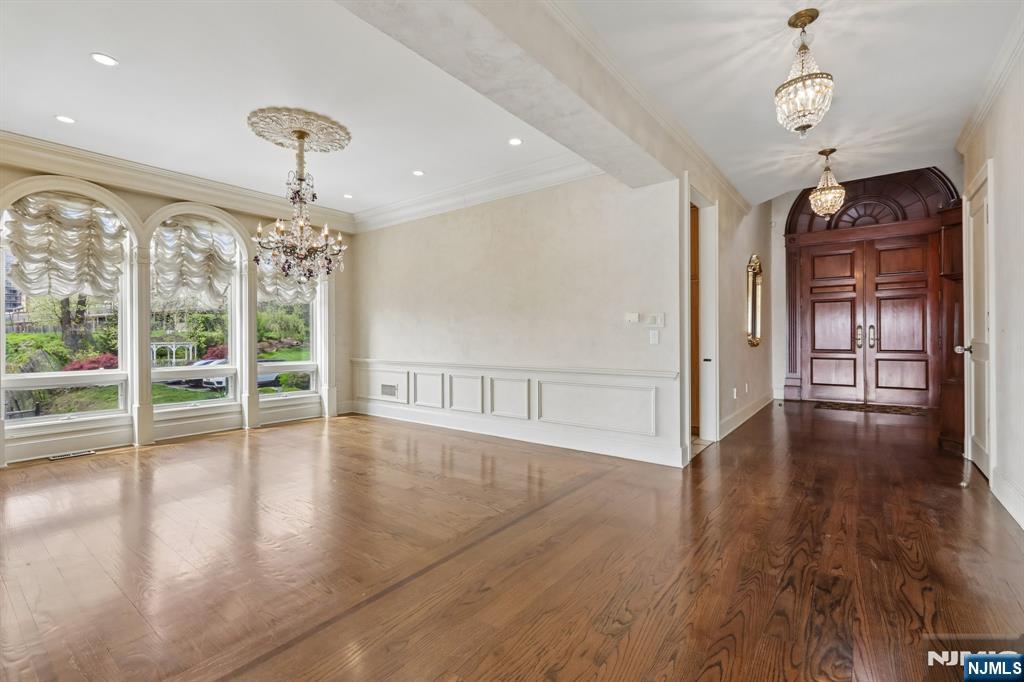2 Ascot Way