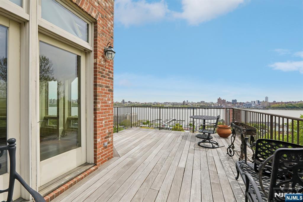2 Ascot Way