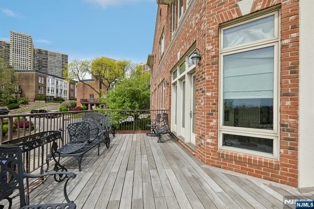 2 Ascot Way
