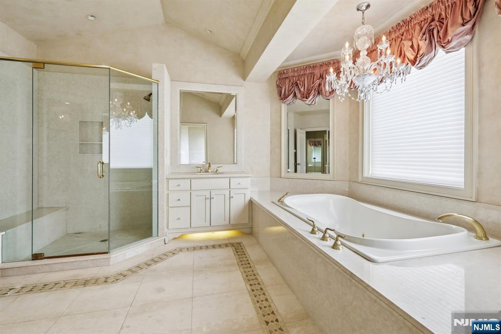 2 Ascot Way