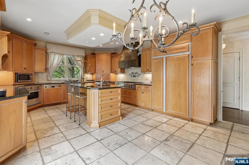 2 Ascot Way