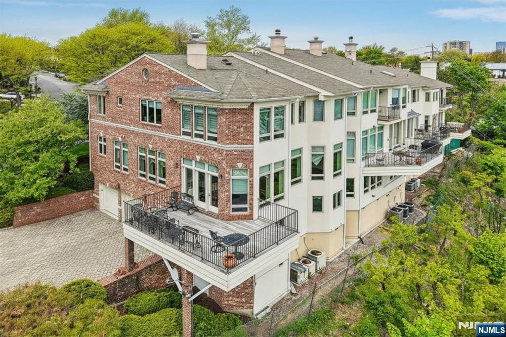 2 Ascot Way
