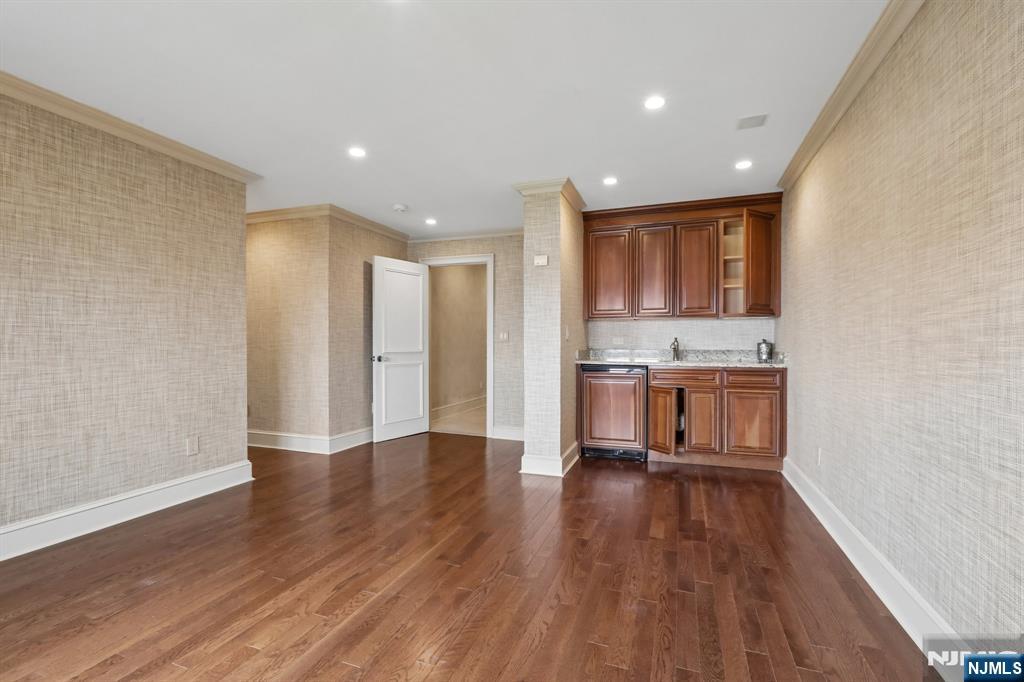 2 Ascot Way