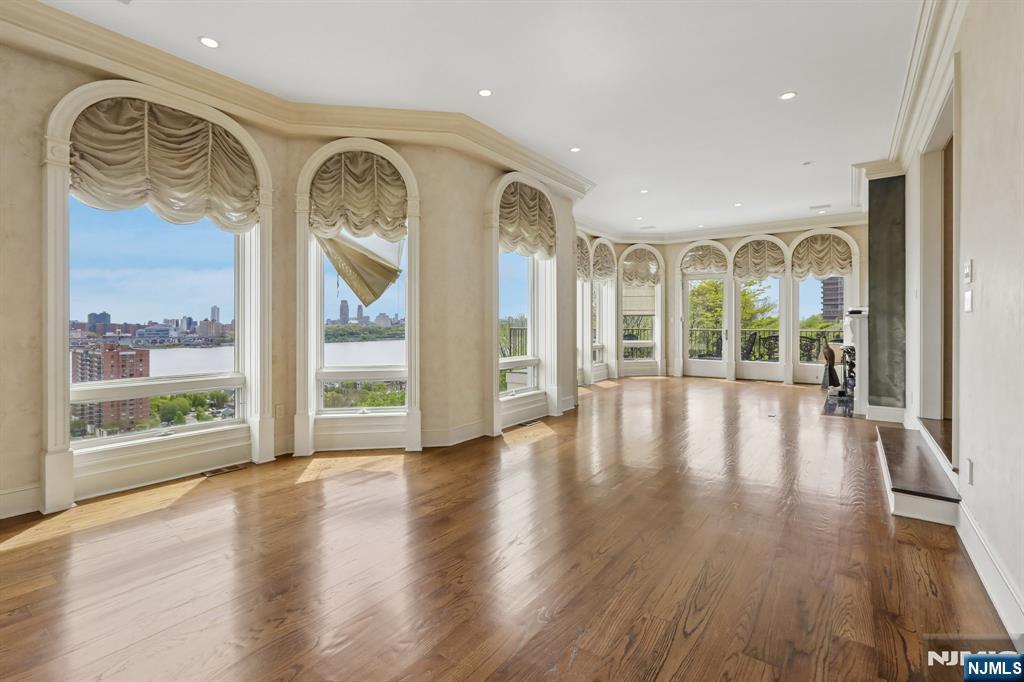 2 Ascot Way