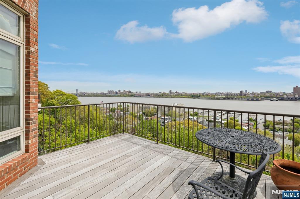 2 Ascot Way