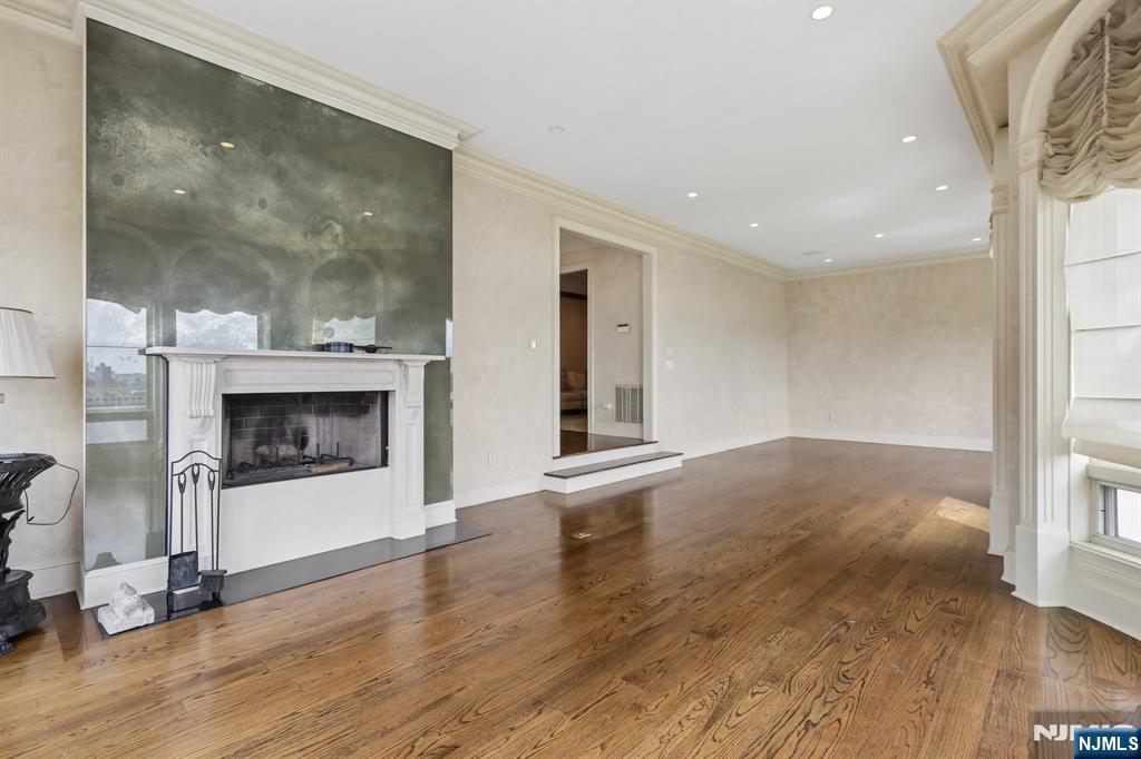 2 Ascot Way