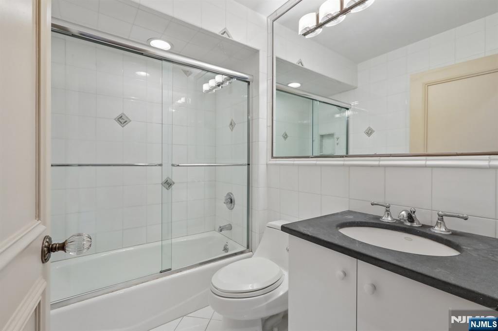 2 Ascot Way