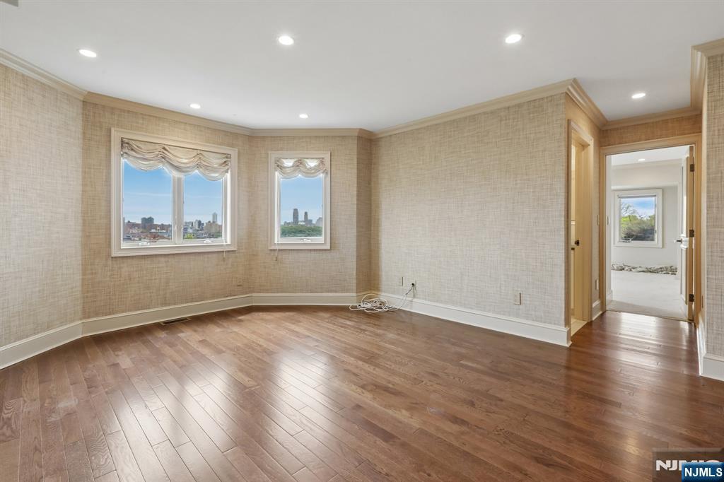 2 Ascot Way