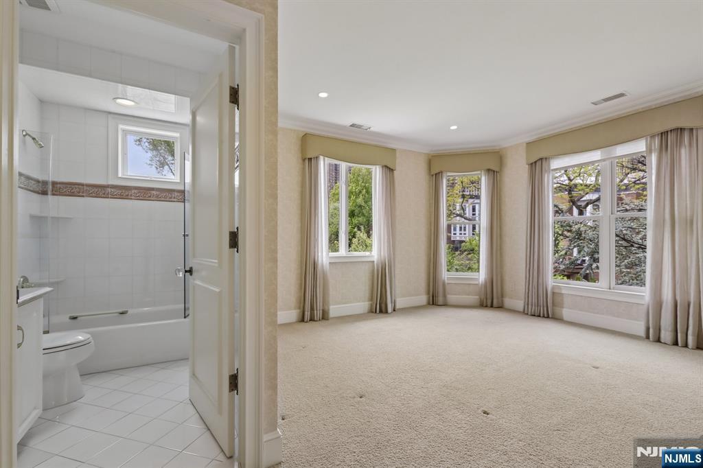 2 Ascot Way