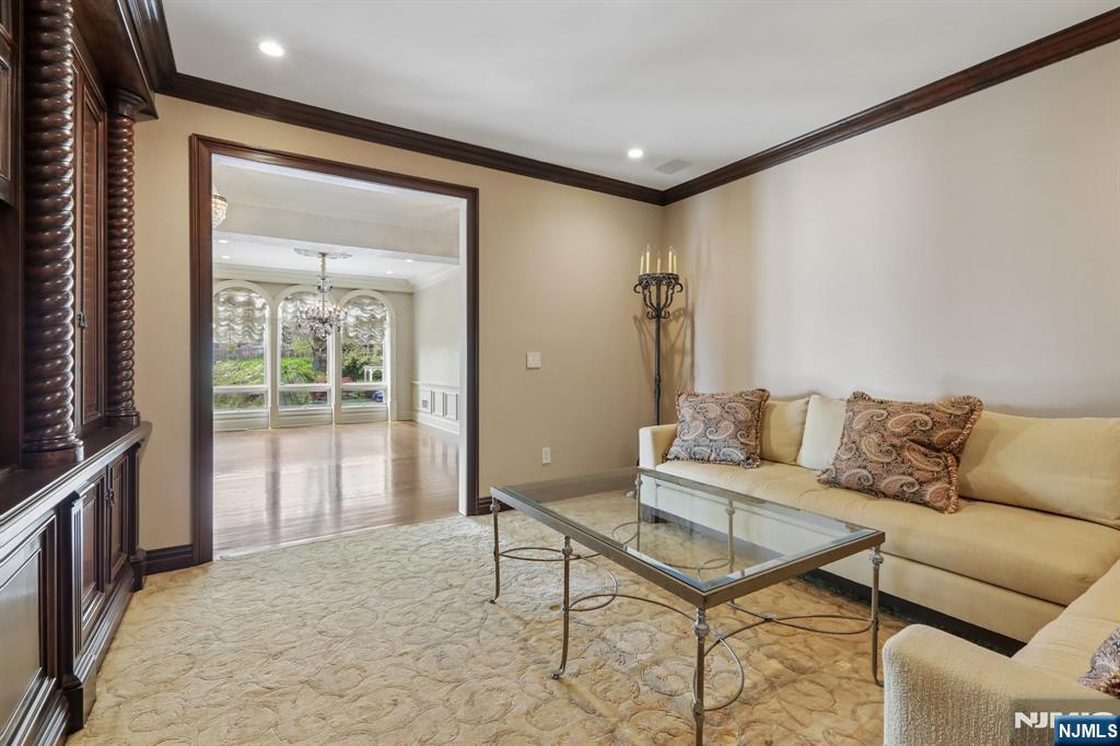2 Ascot Way