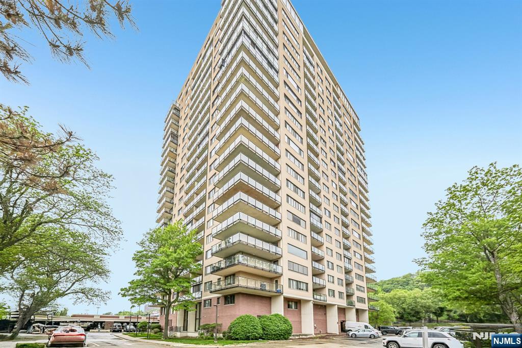 1203 River Road 9G