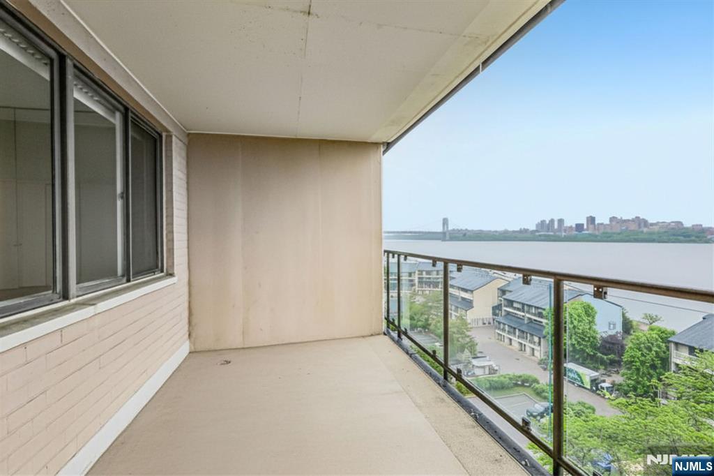 1203 River Road 9G