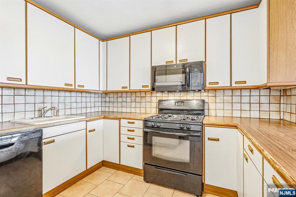 1203 River Road 9G